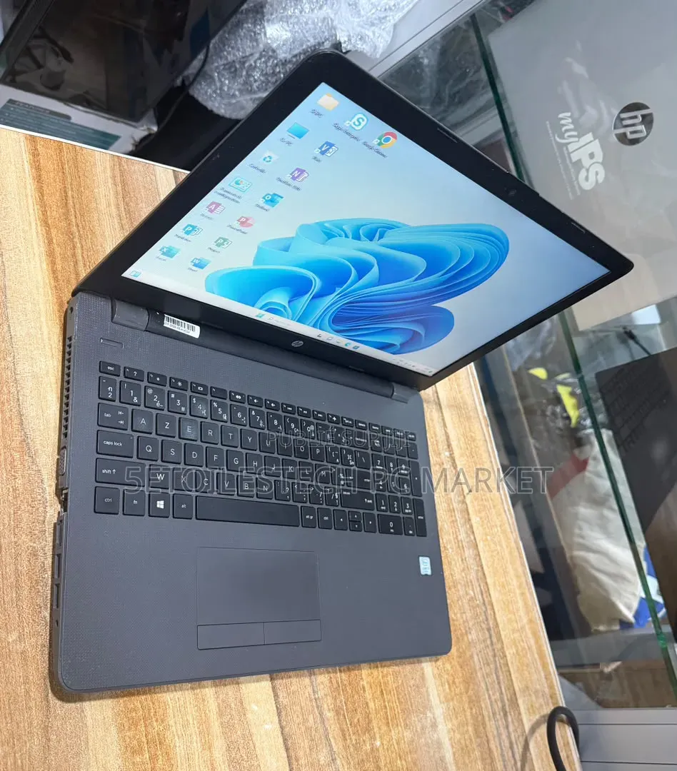 Nouveau Ordinateur portable HP 250 G6 8GB Intel Core i3 SSD 500GB