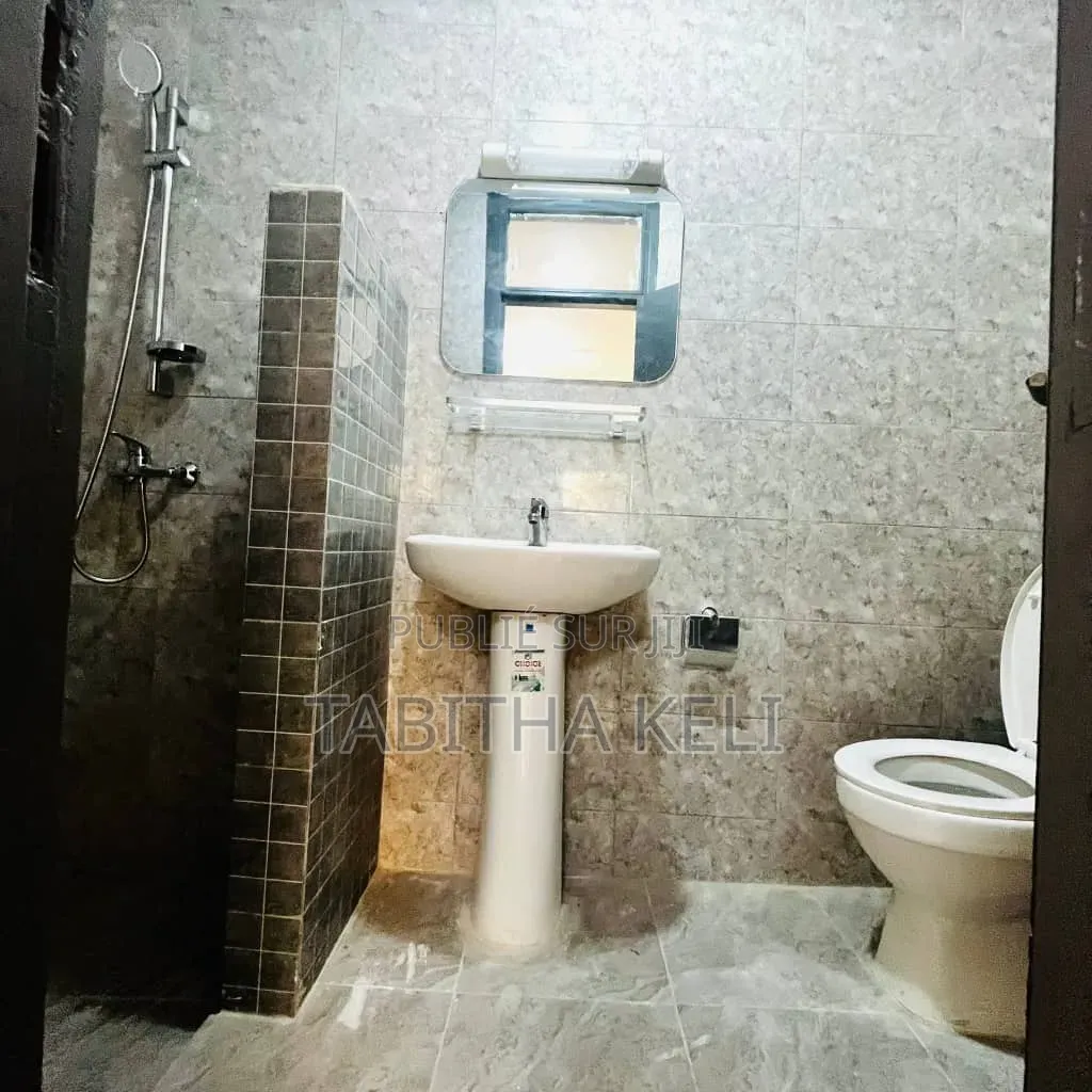 3chbre Appartement dans Francis Gweh, Cocody à Louer