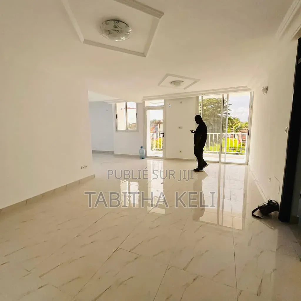 3chbre Appartement dans Francis Gweh, Cocody à Louer
