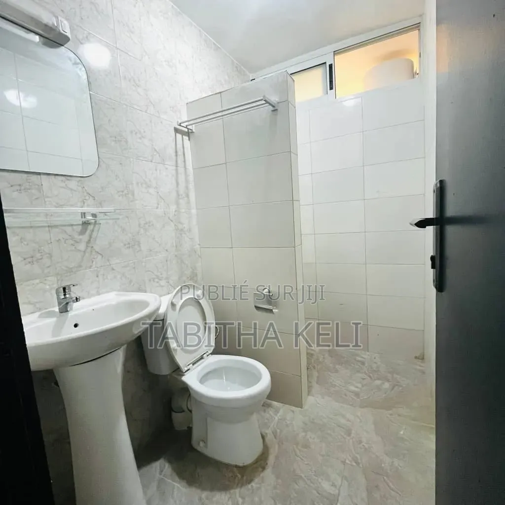 3chbre Appartement dans Francis Gweh, Cocody à Louer