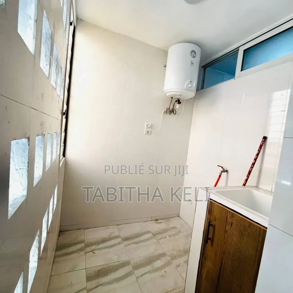 3chbre Appartement dans Francis Gweh, Cocody à Louer
