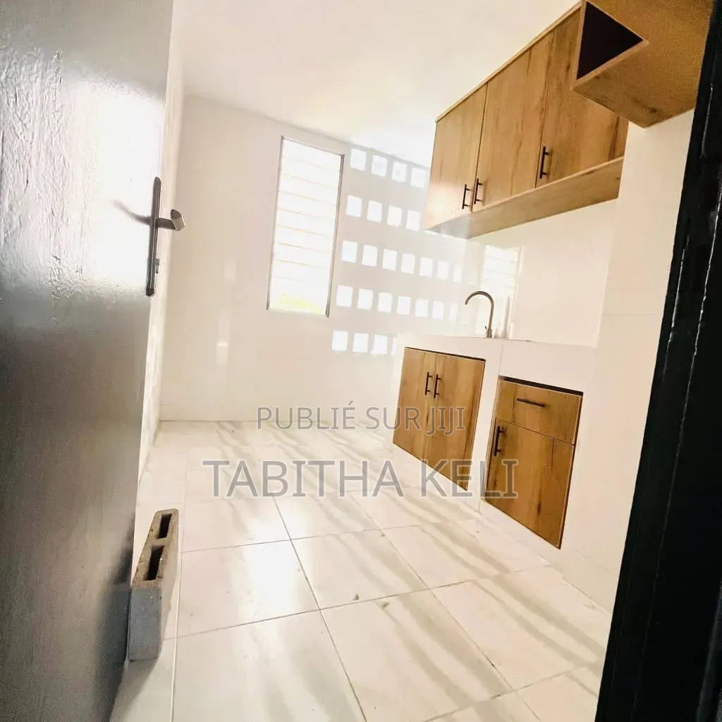 3chbre Appartement dans Francis Gweh, Cocody à Louer