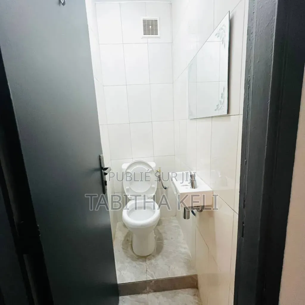 3chbre Appartement dans Francis Gweh, Cocody à Louer