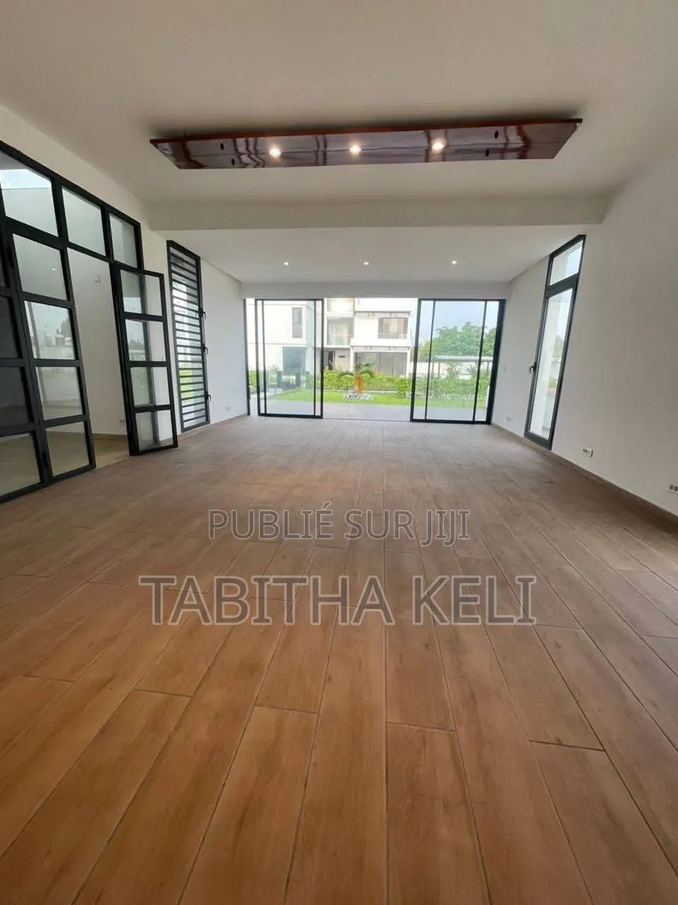 5chbre Duplex dans Francis Gweh, Cocody à Louer
