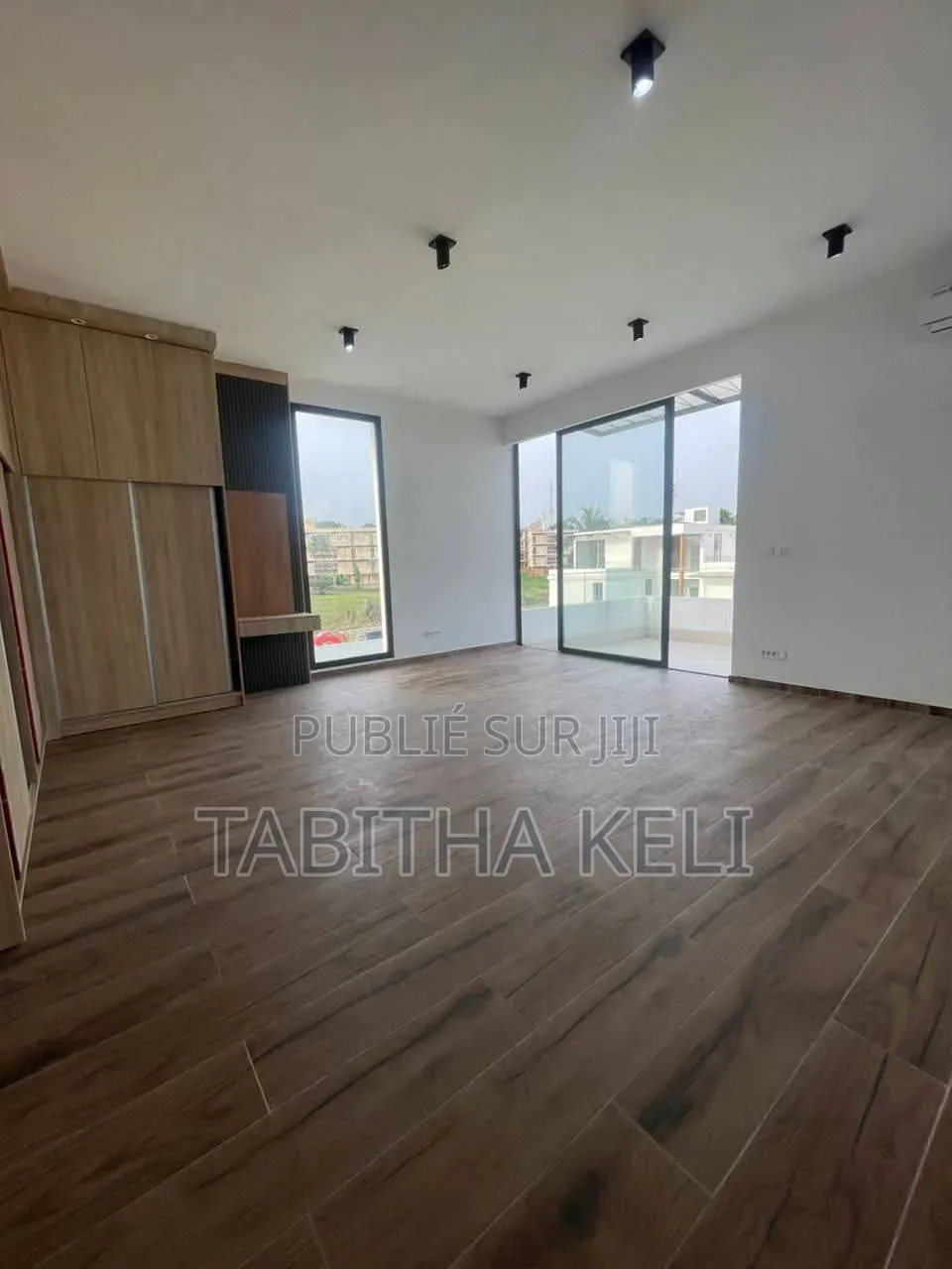 5chbre Duplex dans Francis Gweh, Cocody à Louer