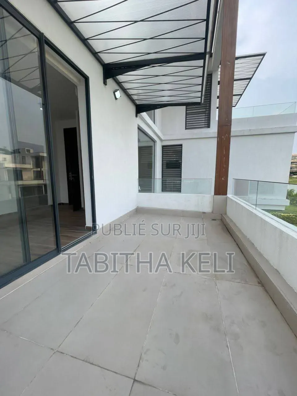 5chbre Duplex dans Francis Gweh, Cocody à Louer