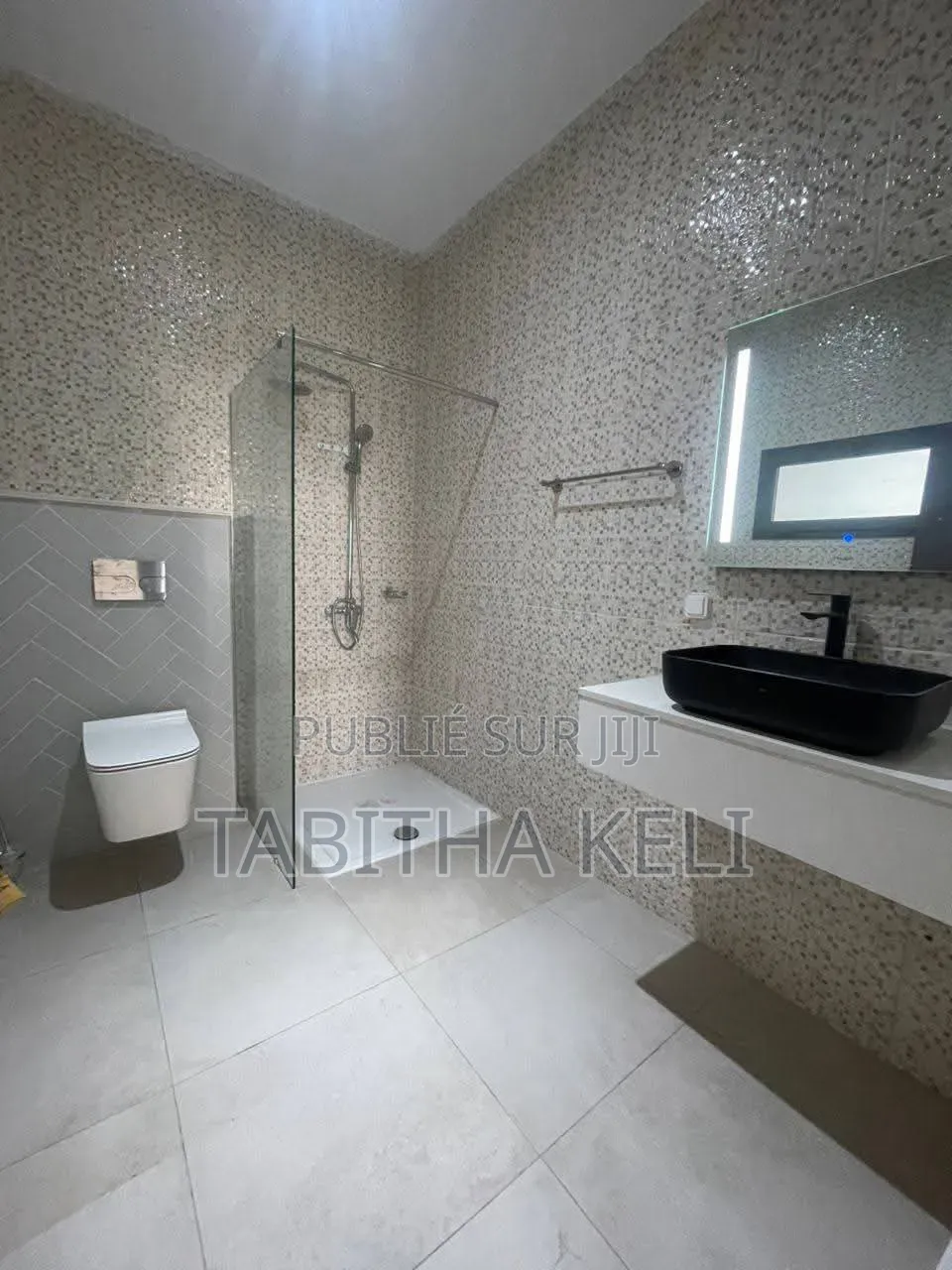 5chbre Duplex dans Francis Gweh, Cocody à Louer