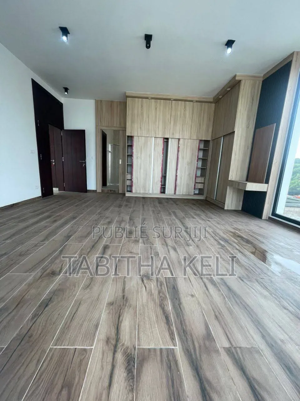 5chbre Duplex dans Francis Gweh, Cocody à Louer