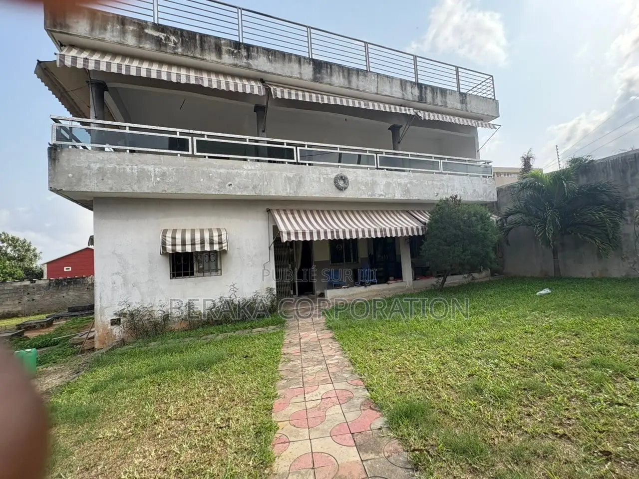 6chbre Villa dans Beraka Corporation, Cocody à Vendre