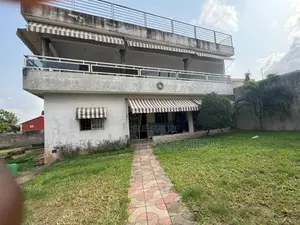 6chbre Villa dans Beraka Corporation, Cocody à Vendre