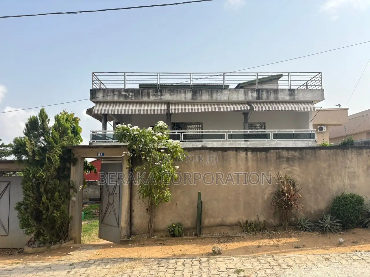6chbre Villa dans Beraka Corporation, Cocody à Vendre