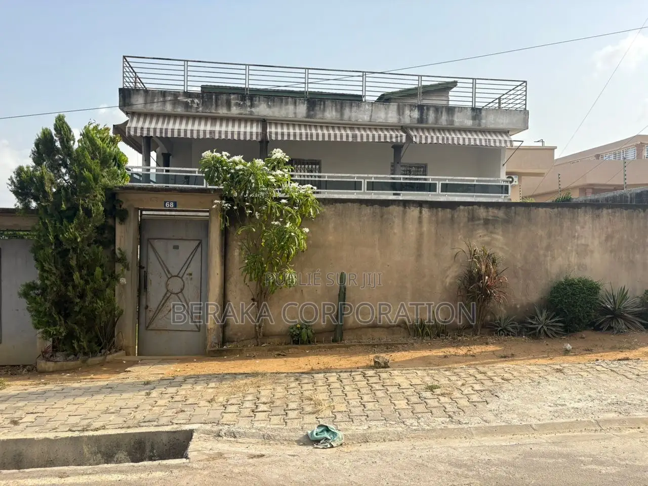 6chbre Villa dans Beraka Corporation, Cocody à Vendre
