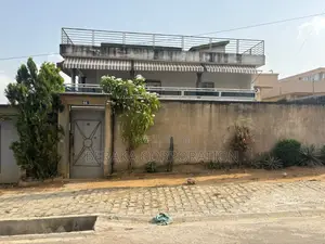 6chbre Villa dans Beraka Corporation, Cocody à Vendre