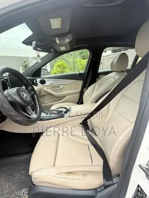 Mercedes-Benz C300 Luxury Sedan RWD (2.0L 4cyl 7A) 2017 Blanc