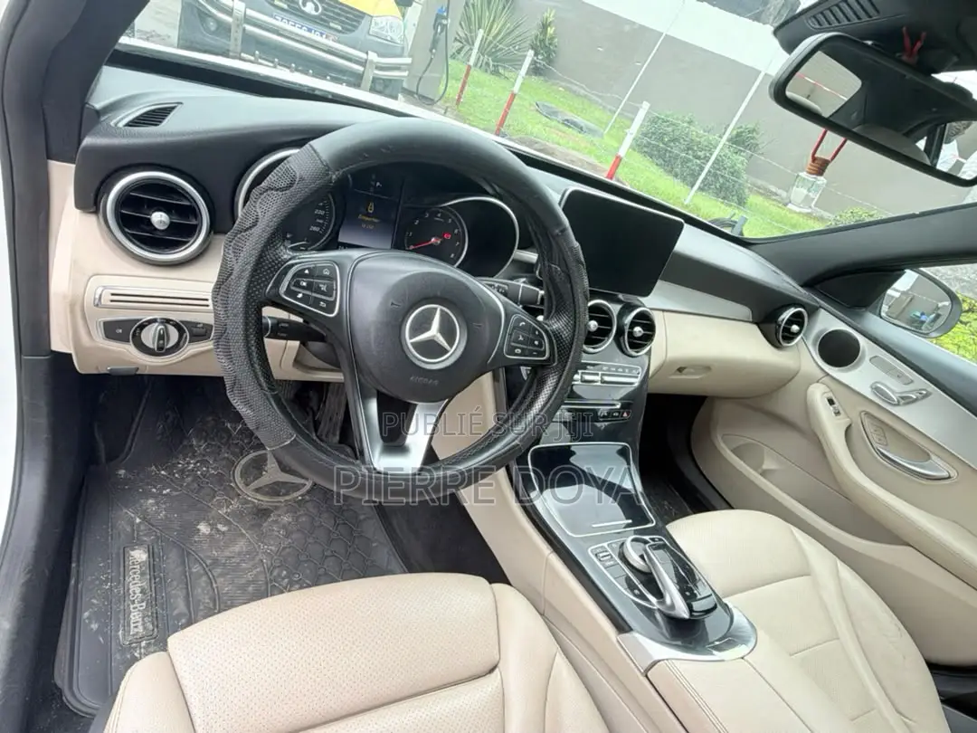 Mercedes-Benz C300 Luxury Sedan RWD (2.0L 4cyl 7A) 2017 Blanc