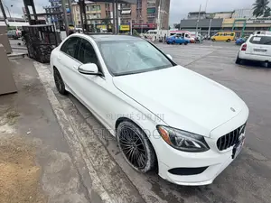 Mercedes-Benz C300 Luxury Sedan RWD (2.0L 4cyl 7A) 2017 Blanc