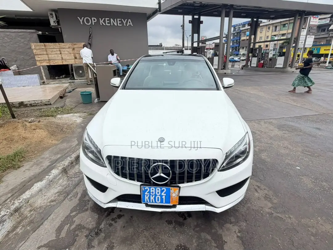 Mercedes-Benz C300 Luxury Sedan RWD (2.0L 4cyl 7A) 2017 Blanc