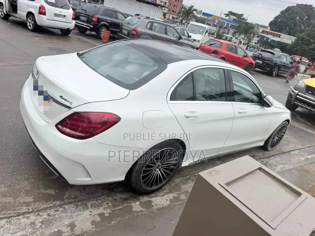 Mercedes-Benz C300 Luxury Sedan RWD (2.0L 4cyl 7A) 2017 Blanc