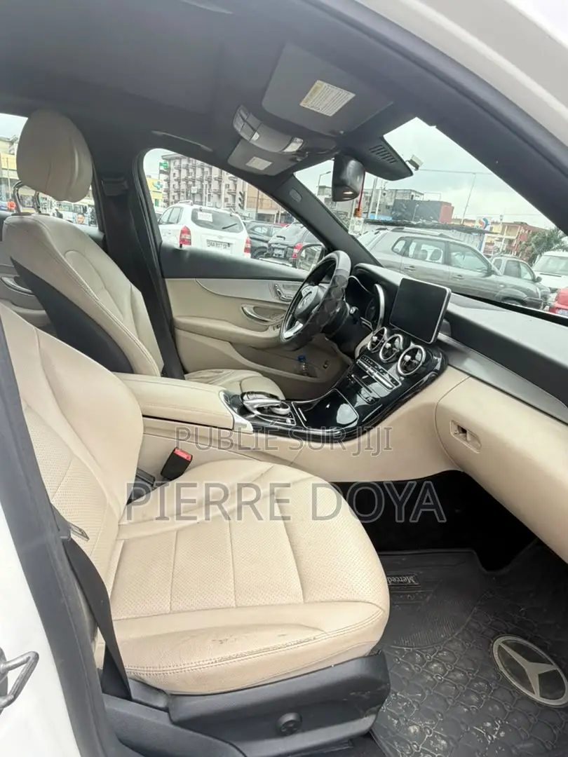 Mercedes-Benz C300 Luxury Sedan RWD (2.0L 4cyl 7A) 2017 Blanc