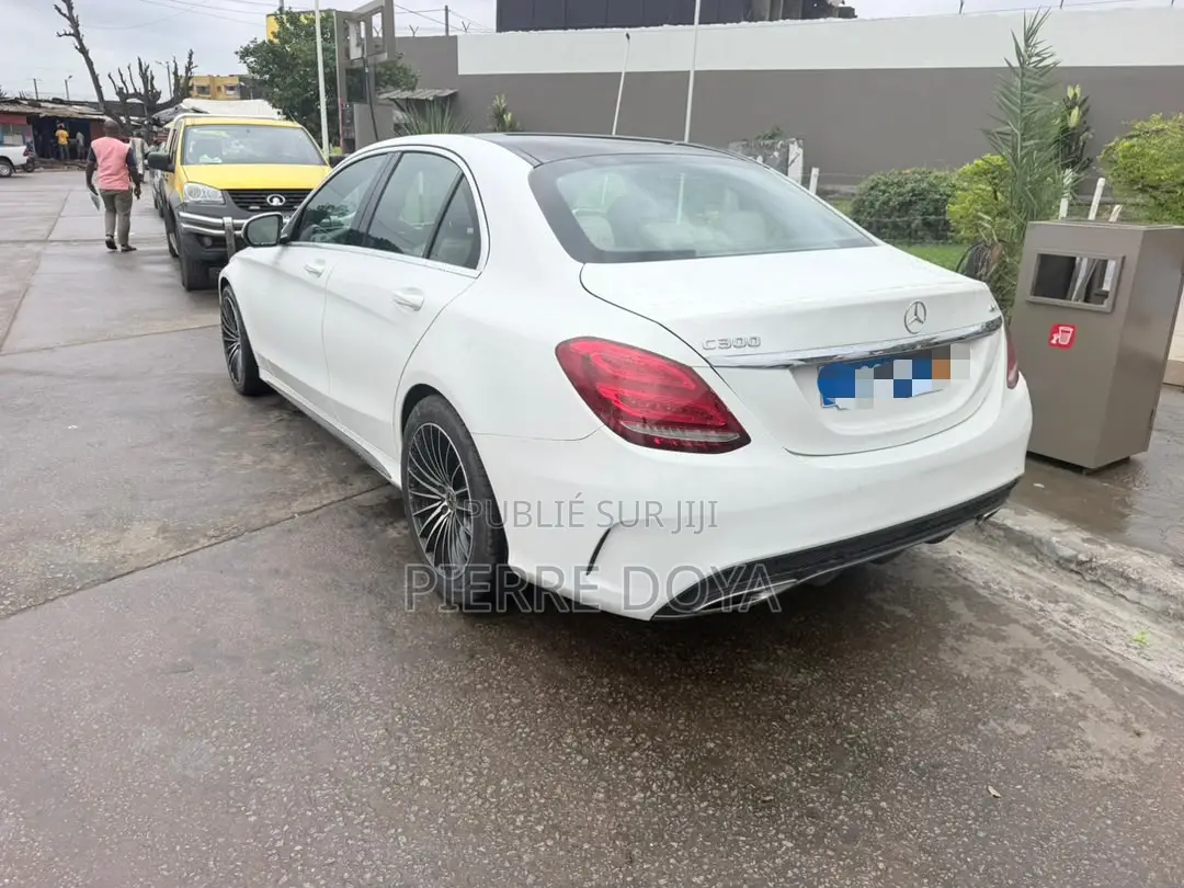 Mercedes-Benz C300 Luxury Sedan RWD (2.0L 4cyl 7A) 2017 Blanc