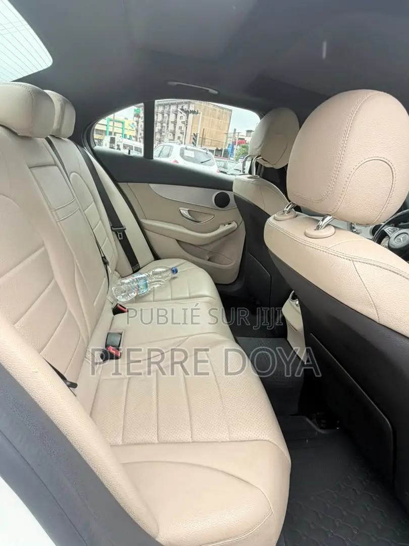 Mercedes-Benz C300 Luxury Sedan RWD (2.0L 4cyl 7A) 2017 Blanc