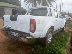 Nissan Hardbody 2018 Blanc