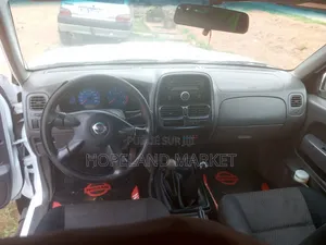 Nissan Hardbody 2018 Blanc