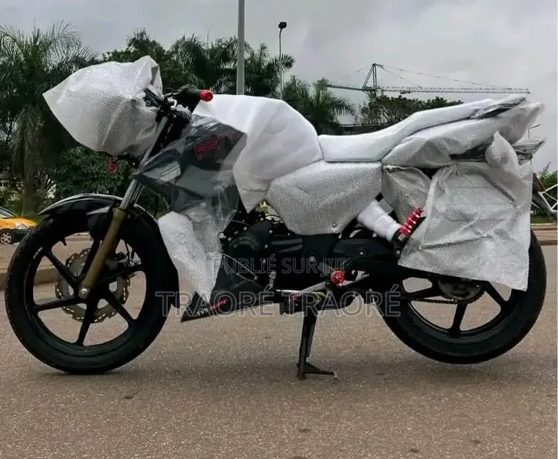Nouveau TVS Apache 180 RTR 2024 Noir