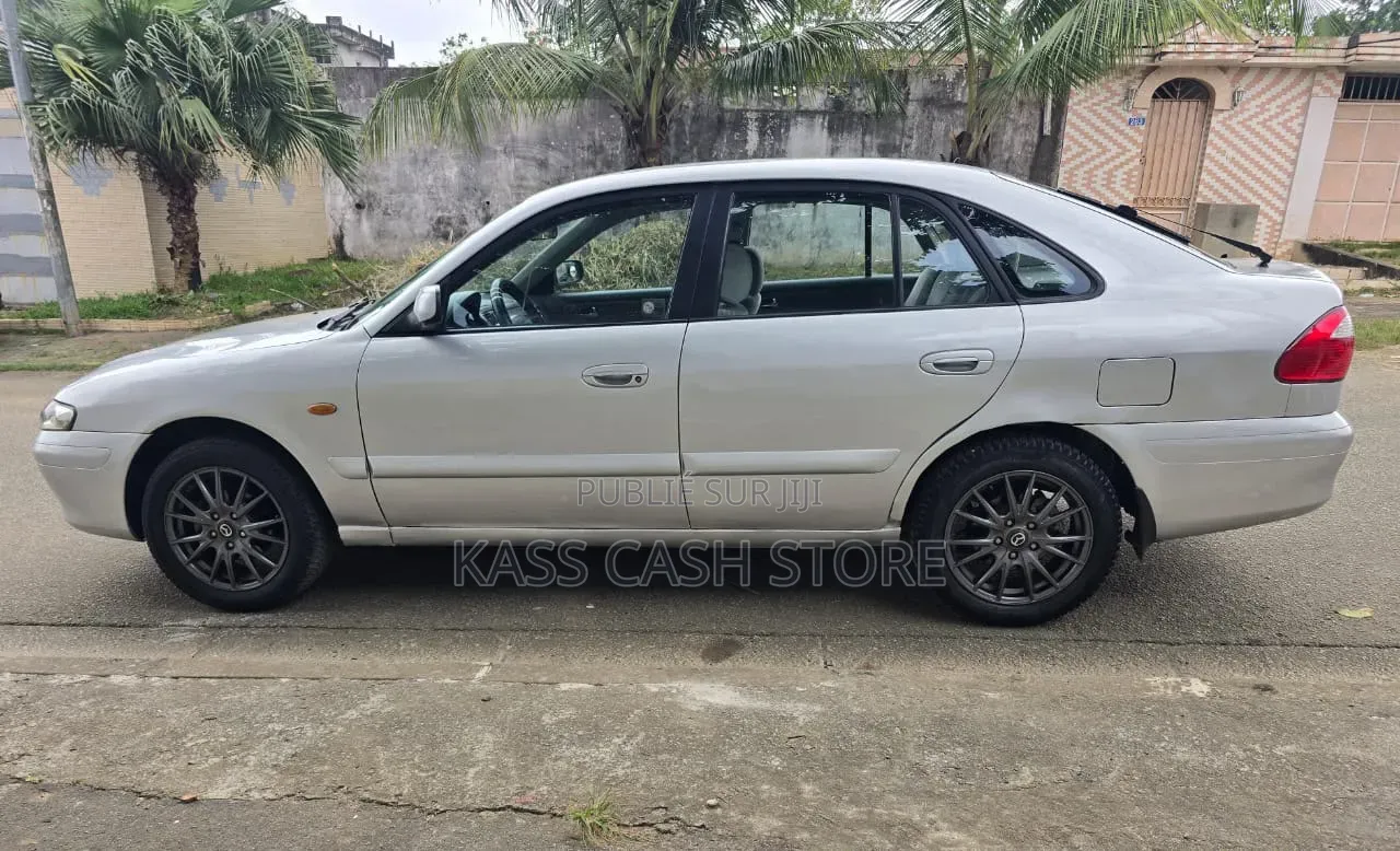 Mazda 616 2002 Gris