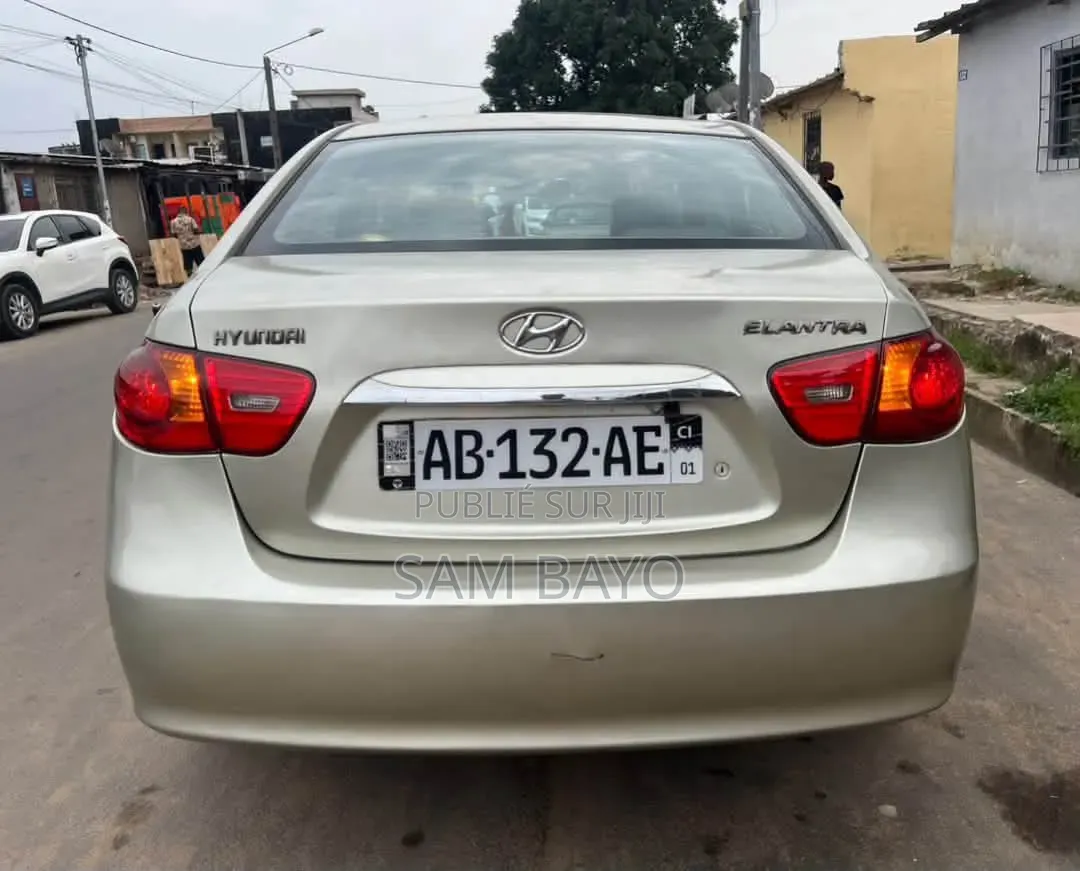 Hyundai Elantra 2011 Doré