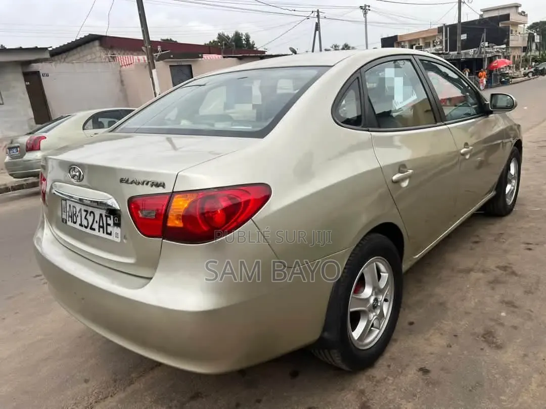 Hyundai Elantra 2011 Doré