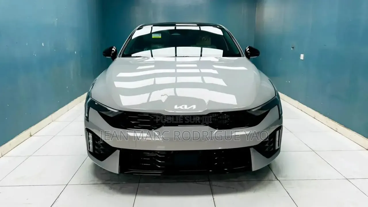 Nouveau Kia K5 2026 Beige