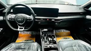 Nouveau Kia K5 2026 Beige