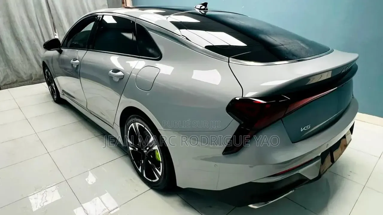 Nouveau Kia K5 2026 Beige