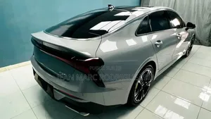 Nouveau Kia K5 2026 Beige