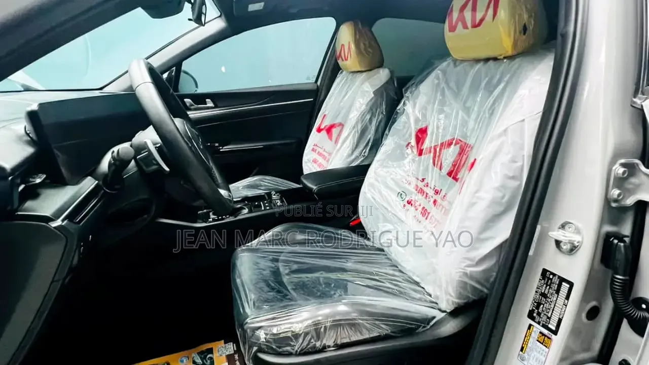 Nouveau Kia K5 2026 Beige