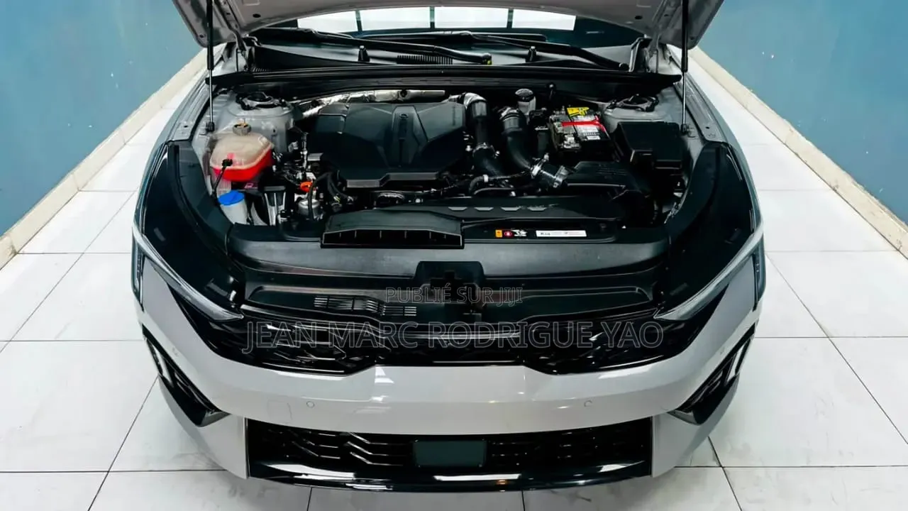 Nouveau Kia K5 2026 Beige