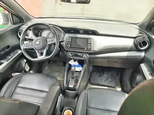 Nissan Kicks 2021 Gris