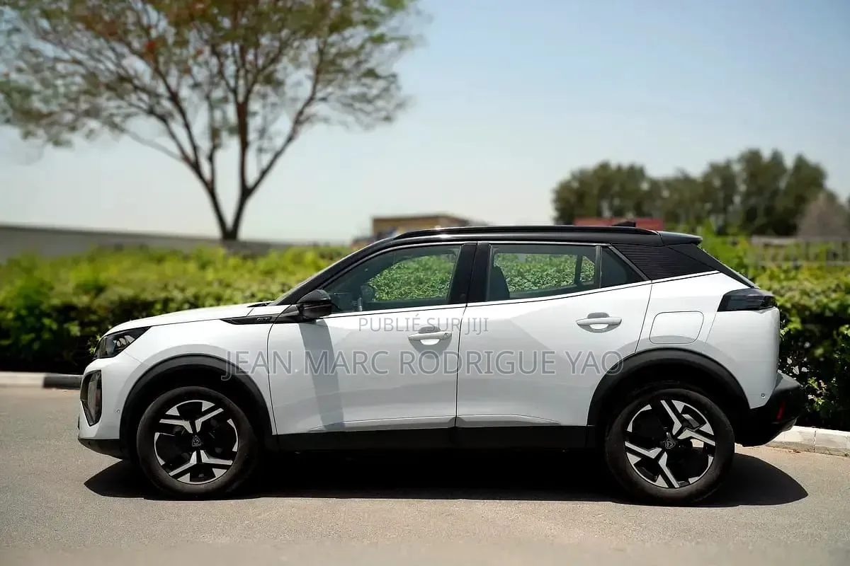 Nouveau Peugeot 2008 2025 Blanc cassé