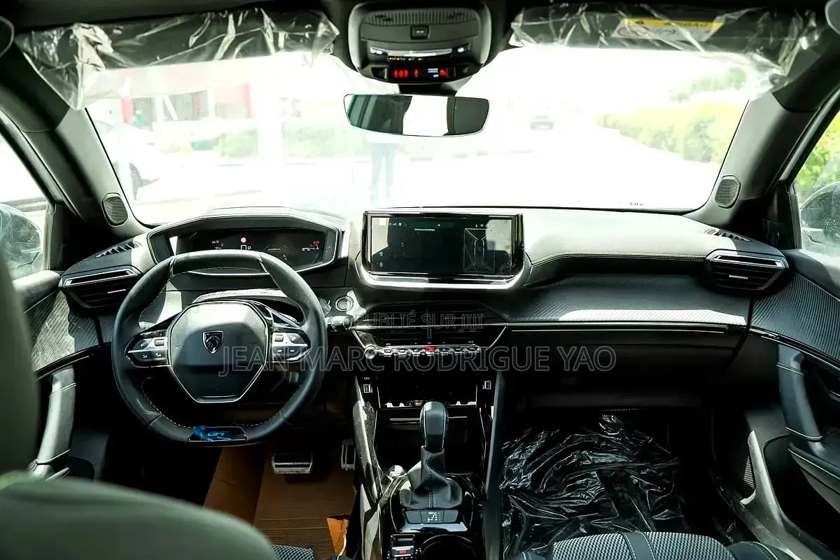Nouveau Peugeot 2008 2025 Blanc cassé