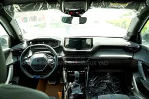 Nouveau Peugeot 2008 2025 Blanc cassé
