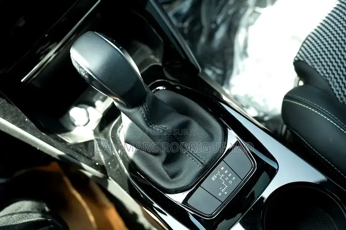 Nouveau Peugeot 2008 2025 Blanc cassé