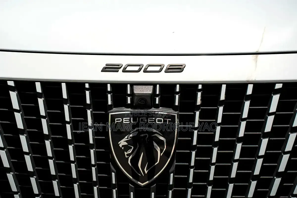 Nouveau Peugeot 2008 2025 Blanc cassé