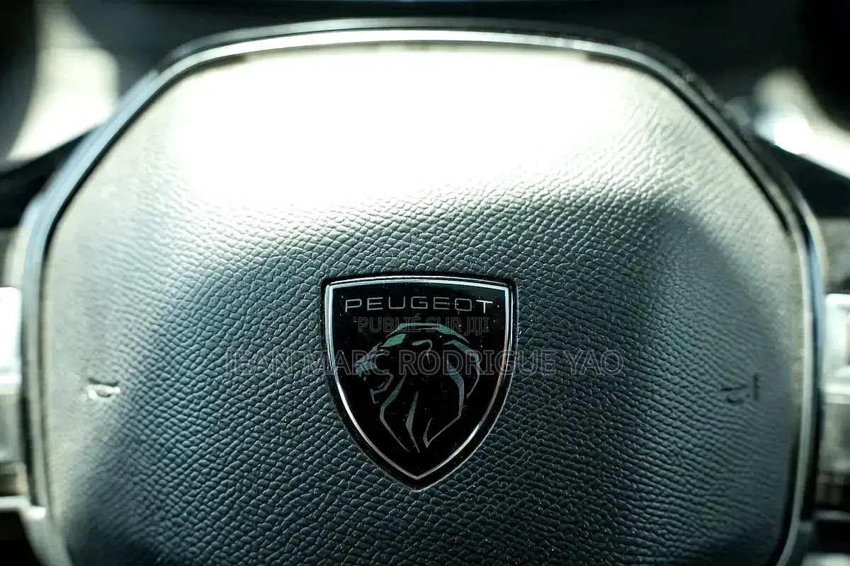 Nouveau Peugeot 2008 2025 Blanc cassé