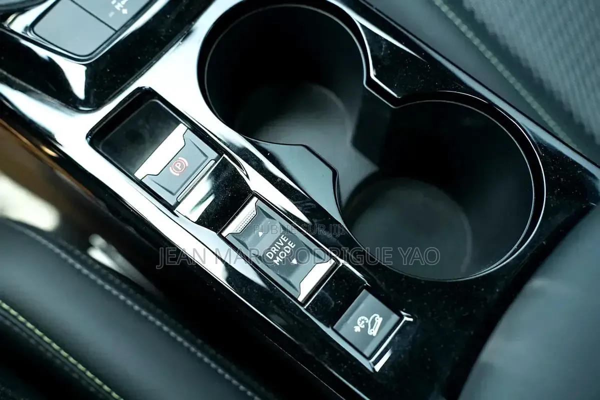 Nouveau Peugeot 2008 2025 Blanc cassé