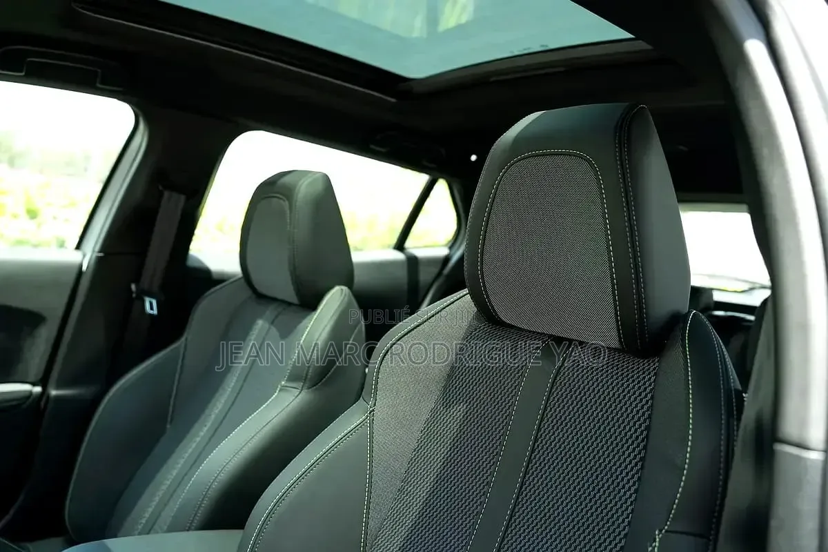 Nouveau Peugeot 2008 2025 Blanc cassé