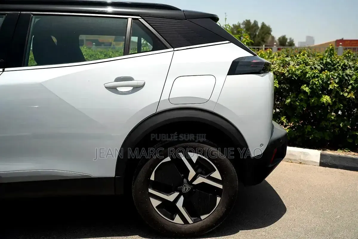Nouveau Peugeot 2008 2025 Blanc cassé