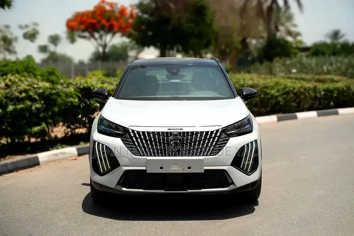 Nouveau Peugeot 2008 2025 Blanc cassé