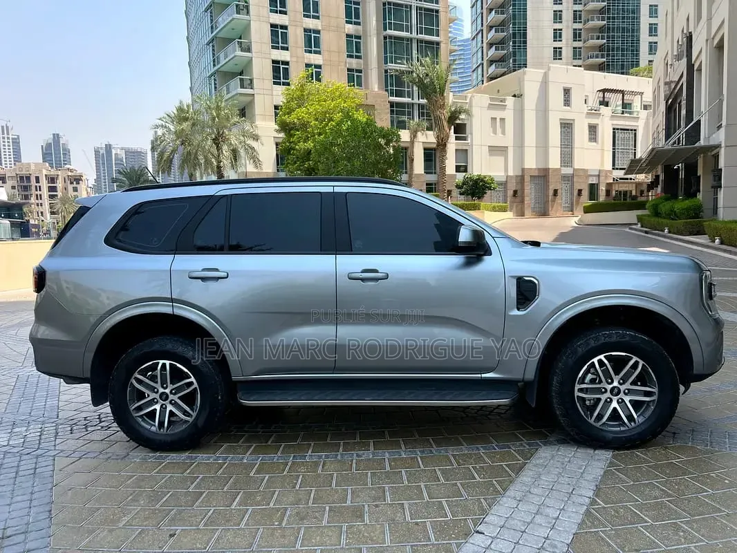 Nouveau Ford Everest 2025 Beige