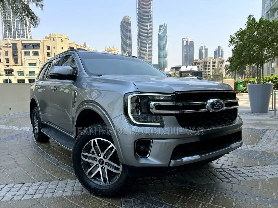 Nouveau Ford Everest 2025 Beige